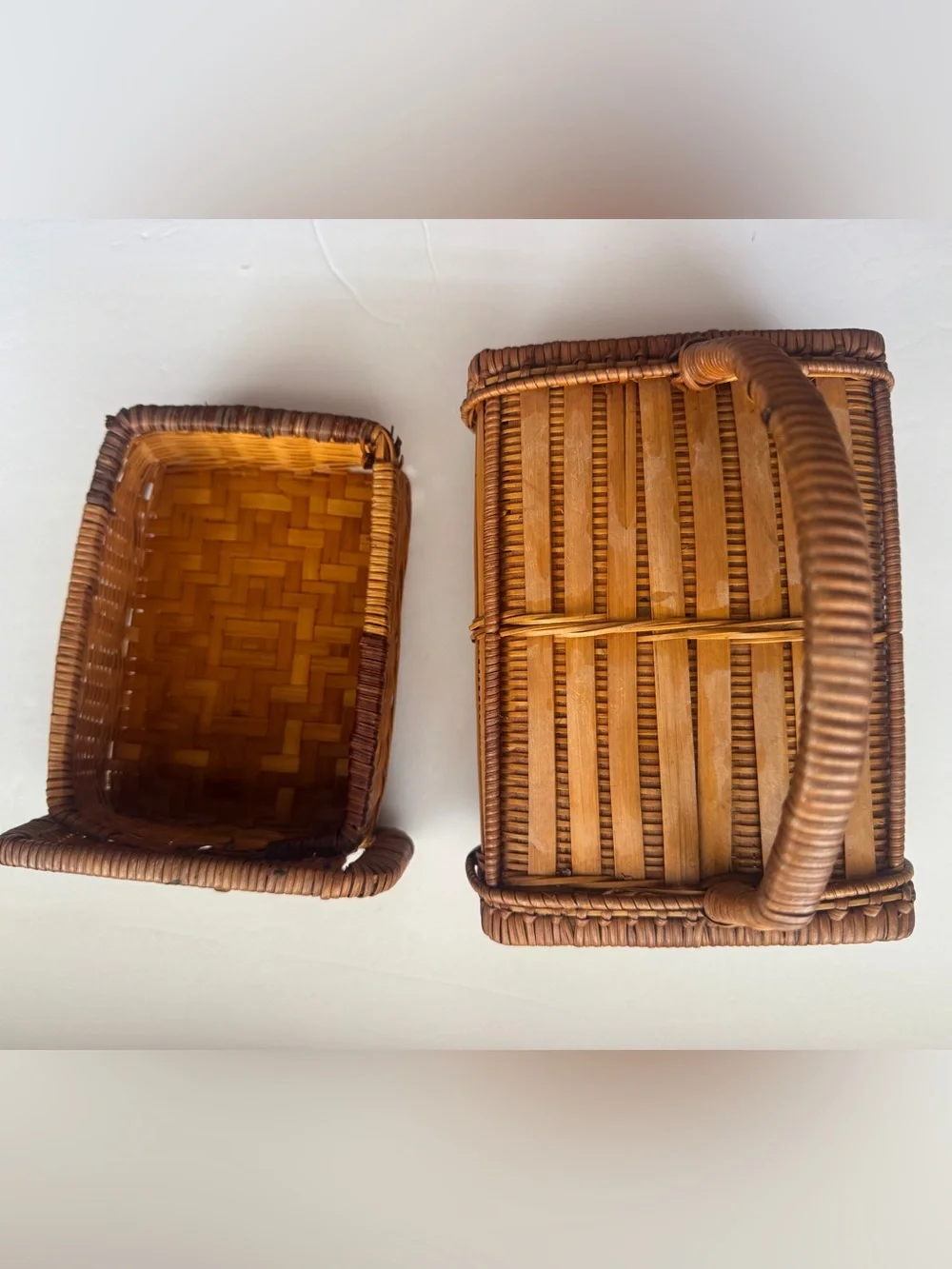 Vintage Handwoven Wicker Gathering Basket with Handle & Lid – Small Rustic Cotta